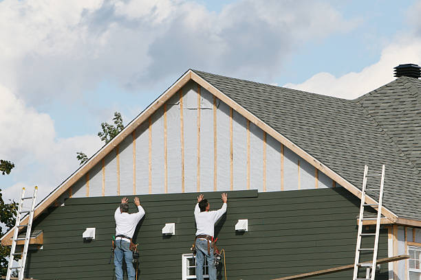 Professional Siding Replacement technician working in Carlton, OR